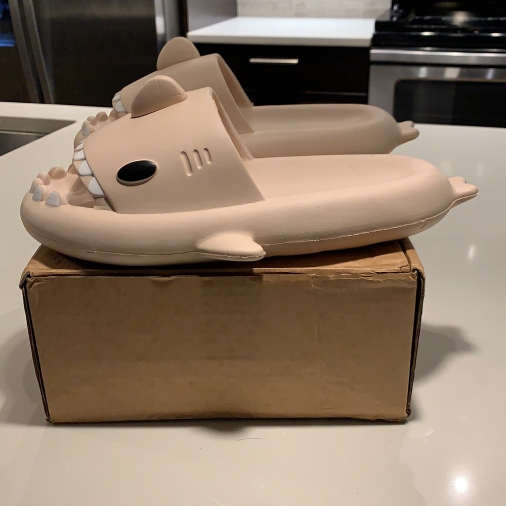 Tan Shark Slides In Size (8.5- 9)!!! - image 7